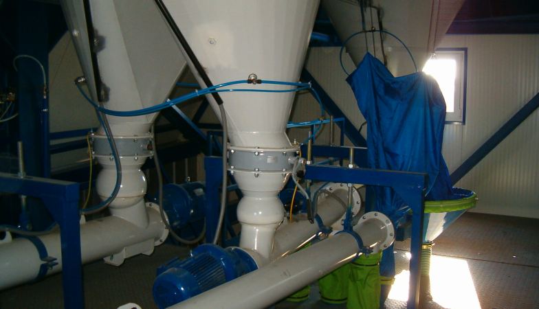 Závytovkové dopravníky cementu